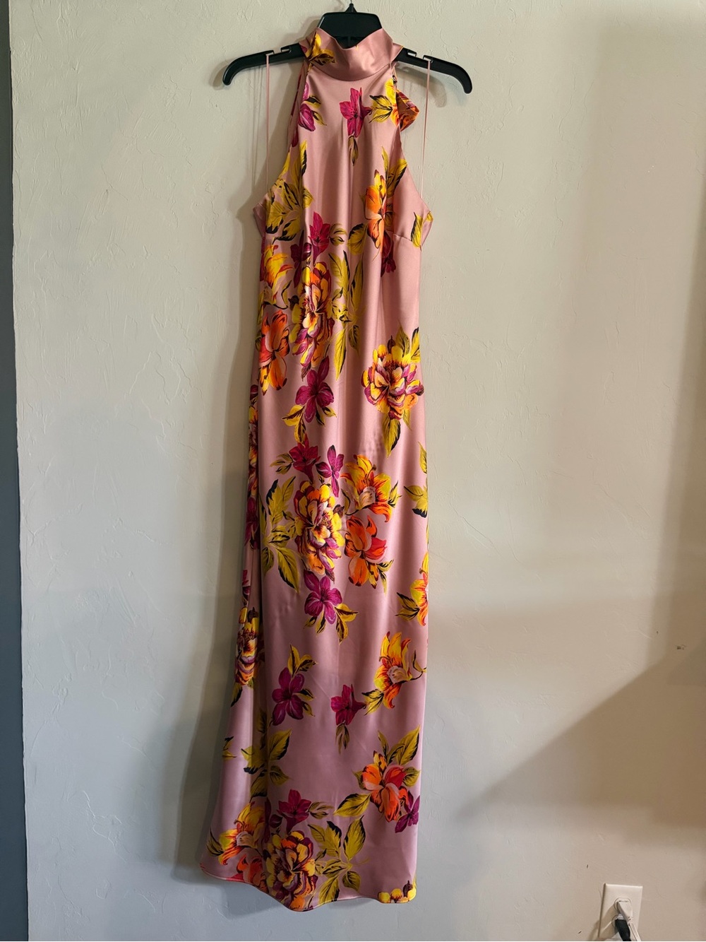 Lara Tropical Floral Print High Halter Neck
Sleeveless Satin Maxi Dress L